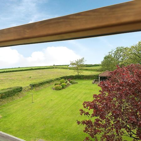 Kidwelly Farmhouse B&B Bagian luar foto