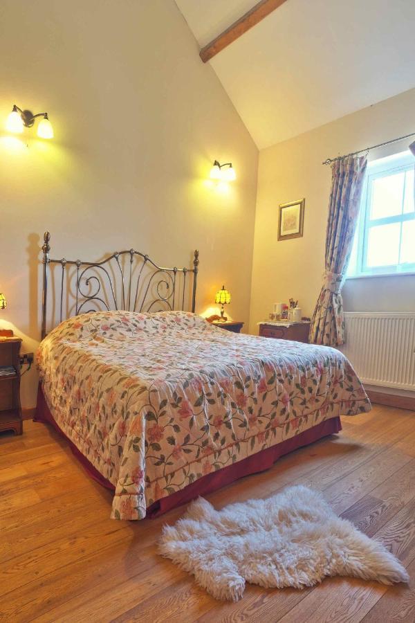 Kidwelly Farmhouse B&B Bagian luar foto
